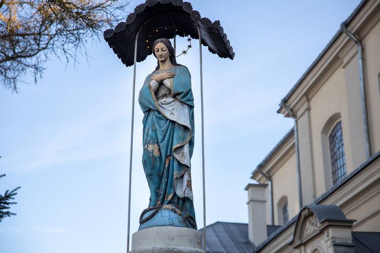 Męski Różaniec w Przemyślu chce odnowić figurę Matki Bożej Niepokalanej. Odbyła się też kolejna procesja ulicami miasta [ZDJĘCIA]