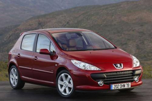 Fot. Peugeot: Peugeot 307 ostatnio został poddany face liftingowi, co łatwo rozpoznać po zmienionej przedniej części pojazdu.