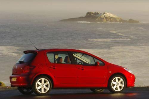 Fot. Peugeot: Peugeot napędzany silnikiem 1,6 l o mocy 110 KM okazał się autem nieco bardziej oszczędnym od Leona.
