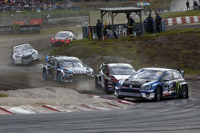 Rallycross łączy w sobie widowiskowość rajdów ze znaną z wyścigów walką zderzak w zderzak oraz startami w tempie zawstydzającym bolidy Formuły 1. W bieżącym