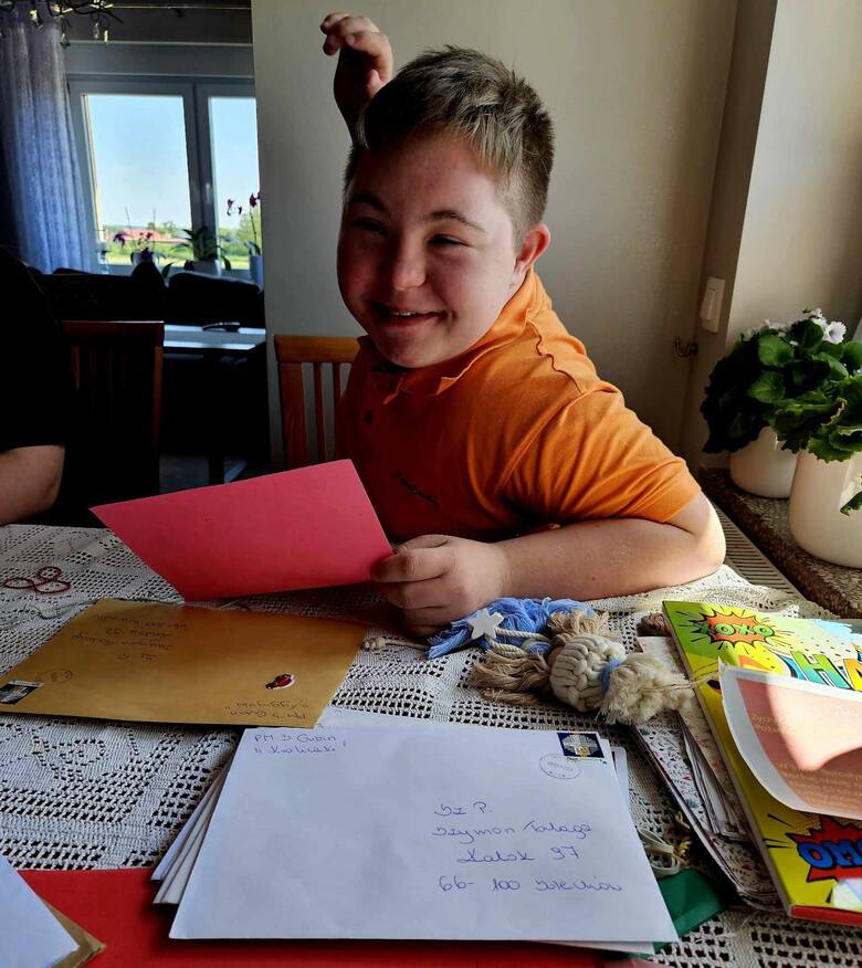 Szymon Talaga, chłopak z zespołem Downa z Kalska w gminie Sulechów miał marzenie. I spełnił je. Dostał mnóstwo kartek...