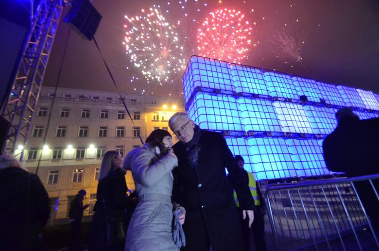 W sylwestra o północy, niedługo po życzeniach prezydenta Poznania, na placu Wolności odbędzie się pokaz pirotechniczny. Organizatorzy proszą o nie odpalanie własnych fajerwerków.