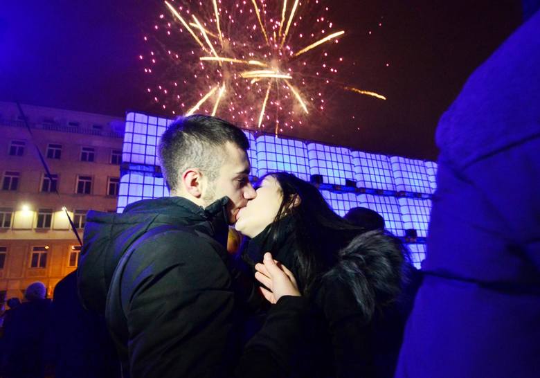 W sylwestra o północy, niedługo po życzeniach prezydenta Poznania, na placu Wolności odbędzie się pokaz pirotechniczny. Organizatorzy proszą o nie odpalanie własnych fajerwerków.