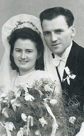 Janina Bębenek z mężem Franciszkiem na ślubnej fotografii