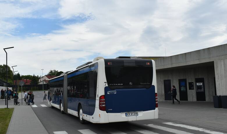 Mieszkańcy Pileckiego chcą, aby wprowadzić ograniczenia na ul. Więźniów Oświęcimia, które ukrócą ruch dużych autobusów