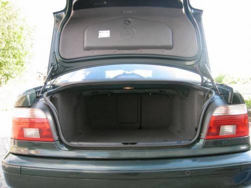 Fot. Bartłomiej Bałdyga: Bagażnik BMW serii 5 ma pojemność 460 dm3.