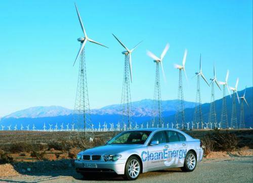 Fot. BMW: BMW proponuje, by zamiast benzyny spalać w silniku wodór.