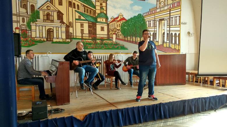 Zespół uczniowski z ZSP nr 1 w Łowiczu: muzyka to ich pasja [Zdjęcia]