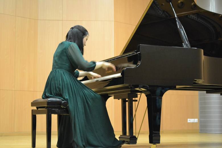 Finalistka konkursu chopinowskiego zjawiła się w Sosnowcu. Miyako Arishima zagrała utwory mistrzów