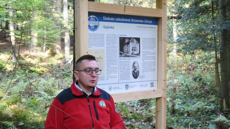 Ścieżka historyczno-dydaktyczna powstała w lasach pod Brzozowem. Przypomina, że przed wojną było tu uzdrowisko