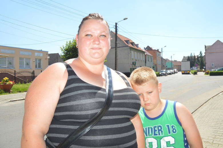 Kamila Socha i jej syn Karol, letniej ochłody szukają w Lubsku. Jeździmy tam, bo na miejscu nie mamy kąpieliska, a upały dają się już we znaki - mówi