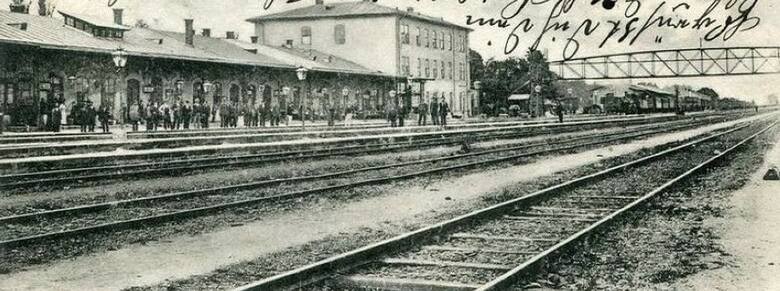 Dworzec kolejowy w Oświęcimiu na zdjęciu z 1901 roku