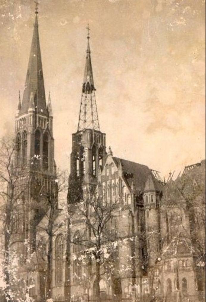  55 lat temu spłonęła wieża bazyliki w Rybniku. Tak jak niedawno dach katedry w Sosnowcu