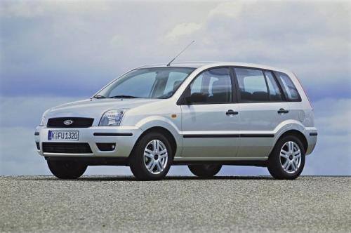 Fot. Ford: Ford Fusion wykorzystuje wiele elementów z modelu Fiesta. Jest od niej o 7 cm wyższy i 10 cm dłuższy.