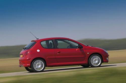 Fot. Peugeot: Pojazd oferowano w szerokiej gamie jednostek napędowych. Godne polecenia są silnik benzynowy 1,4 l/75 KM i diesle HDi.