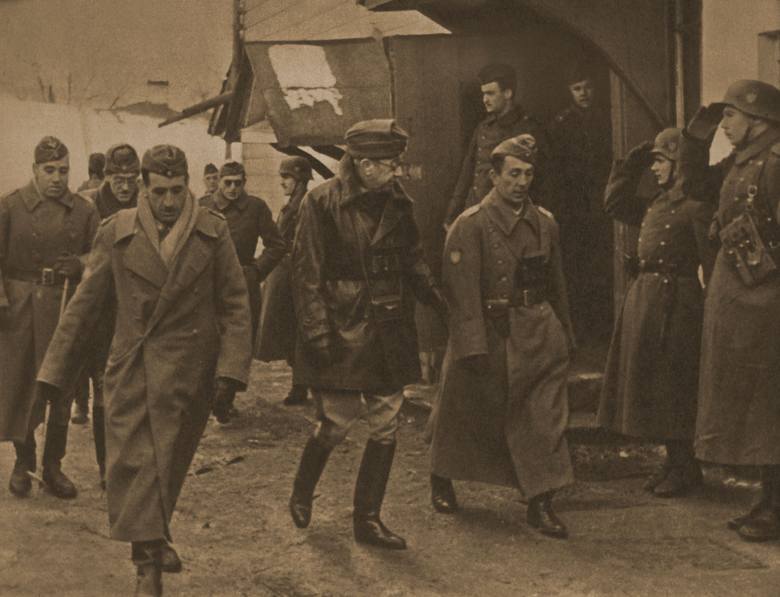 Wysłannik Franco wizytuje oddziały Błękitnej Dywizji na froncie