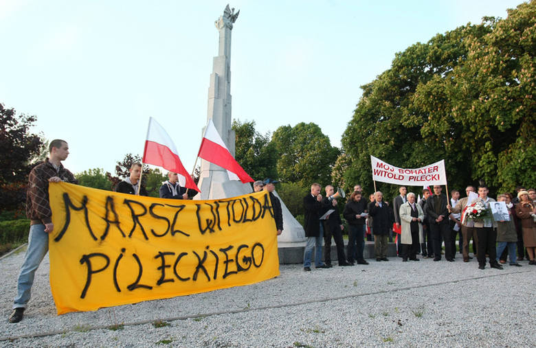 Zaledwie ok. 30 osób wzięło udział w marszu z okazji 110. rocznicy urodzin Rotmistrza Witolda Pileckiego. 
