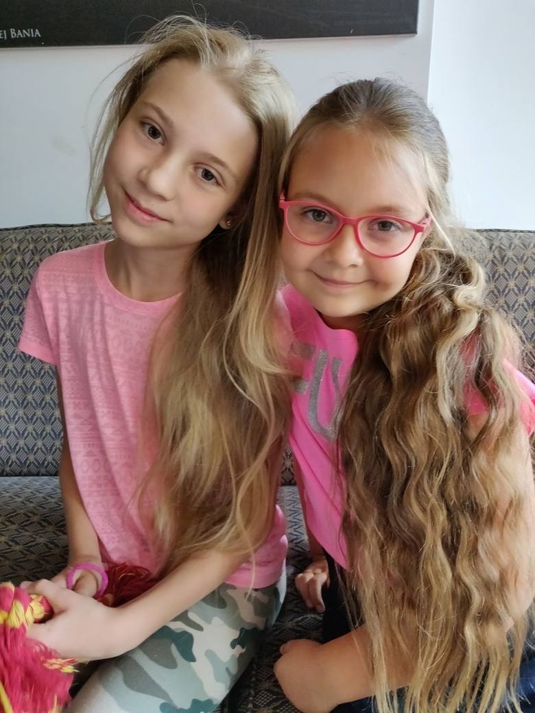 Dwie małe dziewczynki oddały swoje włosy chorym na raka (zdjęcia)