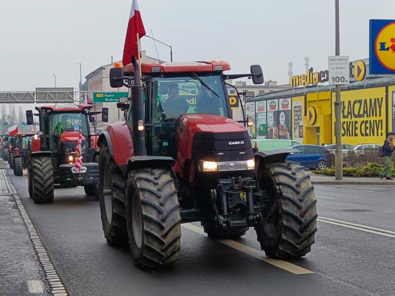Około 70- 80 ciągników rolniczych przejechało ulicami Grudziądza