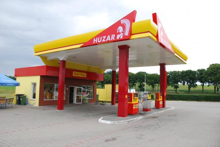 Stacja paliw niezależnej sieci Huzar