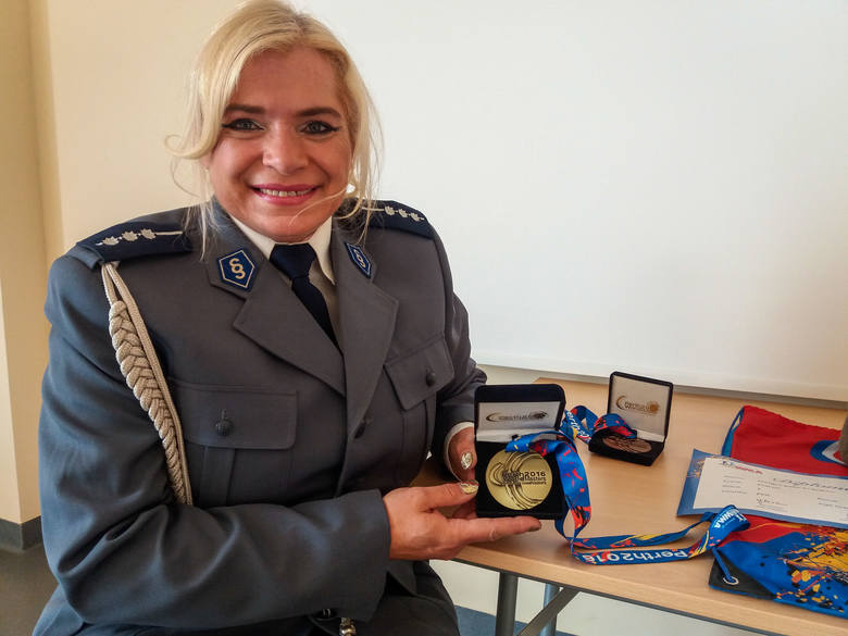 Małgorzata Krzyżan, mistrzyni świata (zdjęcie z Australii u góry), mieszka w Słubicach, pracuje w policji w Sulęcinie