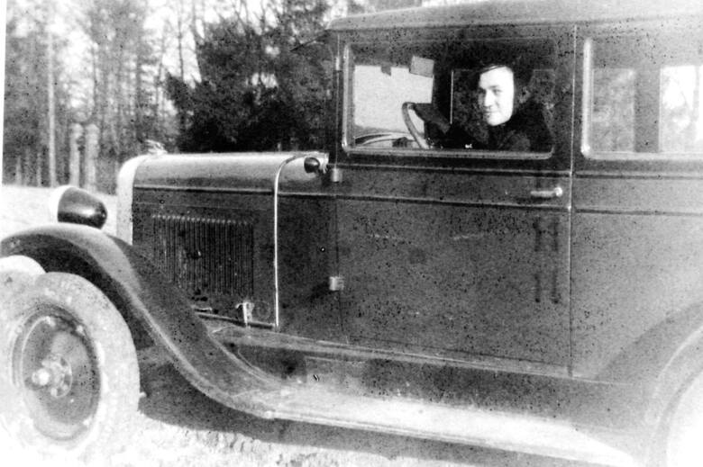 Szesnastoletni Wojtek w Chevrolecie 1929 państwa Nowakowskich. Puszczykowo, wiosna 1939 roku Fot: Archiwum