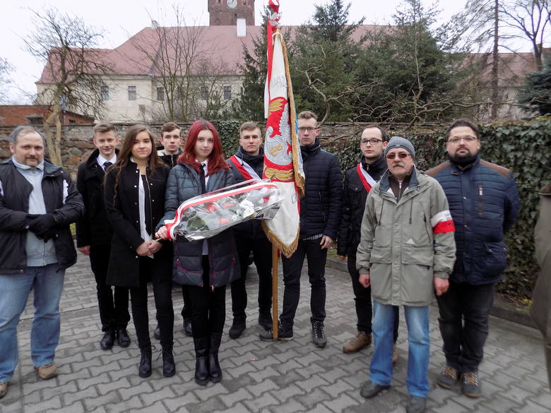 We wtorek 16 lutego na placu gen. maczka w Żaganiu obchodzono 71. rocznicę walk o miasto i ewakuacji obozów jenieckich. 