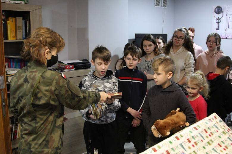 Żołnierze odwiedzili dzieci