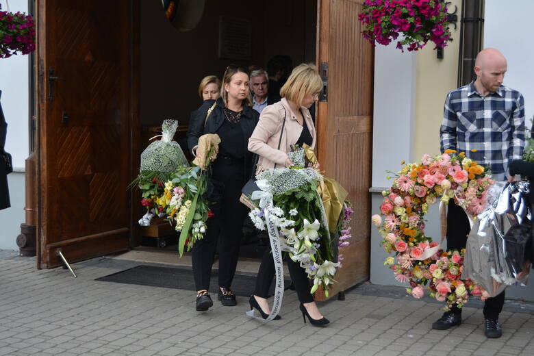 Pogrzeb Jerzego Białobrzewskiego. Msza święta żałobna odbyła się w kościele farnym w Ostrołęce 13.05.2022. Zdjęcia