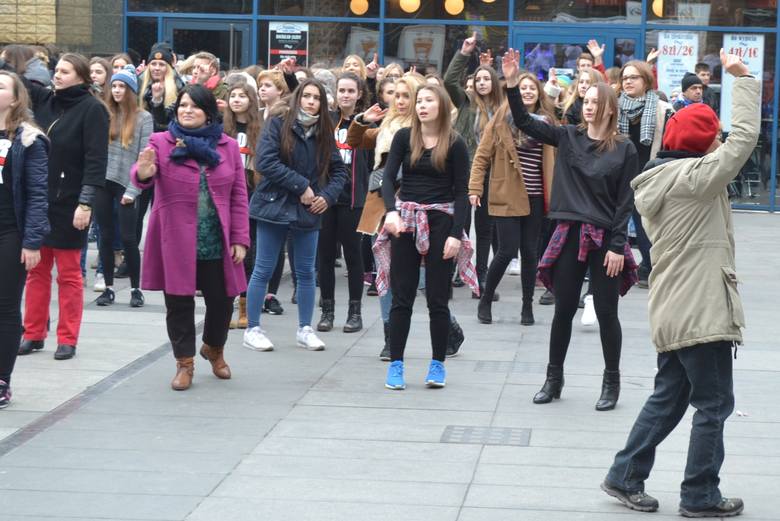 One Billion Rising w Sosnowcu. Taniec przeciw przemocy seksualnej wobec kobiet [FOTO i WIDEO]