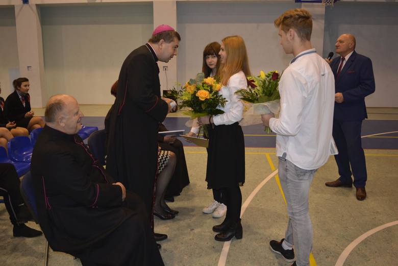 Ksiądz biskup Osial odwiedził ZSP nr 3 w Łowiczu [ZDJĘCIA]