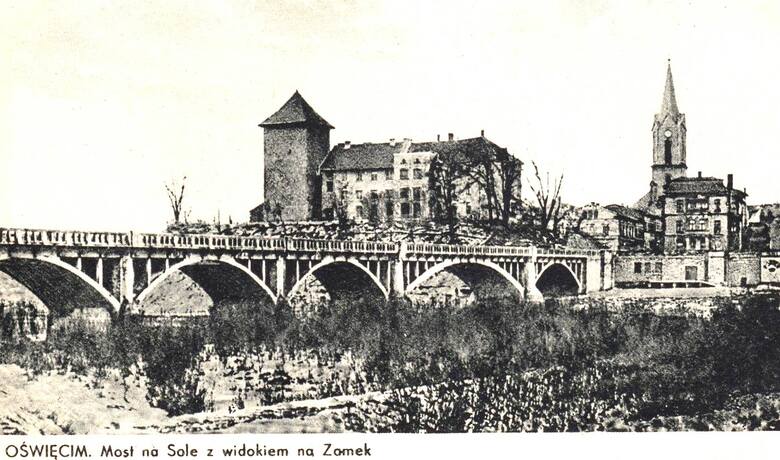 Most razem z zamkiem piastowskim, kościołem parafialnym i kamienicą Haberfeldów stał się ulubionym obiektem do fotografowania i pocztówek z Oświęcim