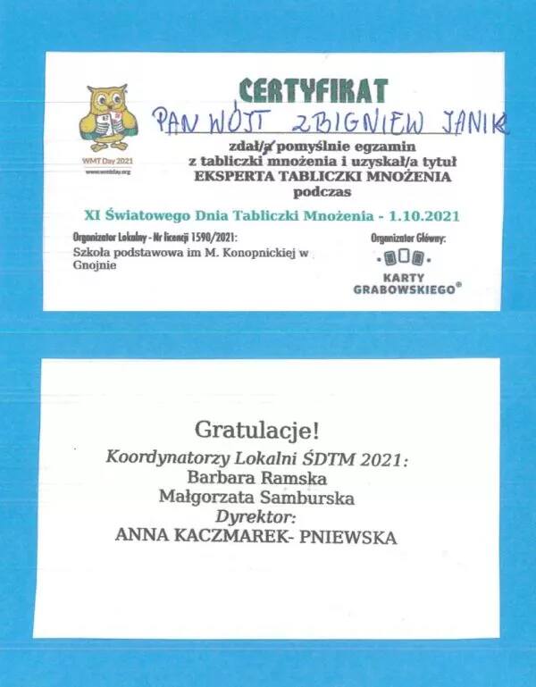 Wójt gminy Gnojno Zbigniew Janik otrzymał od uczniów certyfikat.