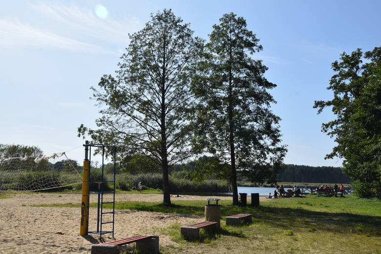 Jezioro Wojnowskie, park, miejscowość we wrześniowej krasie