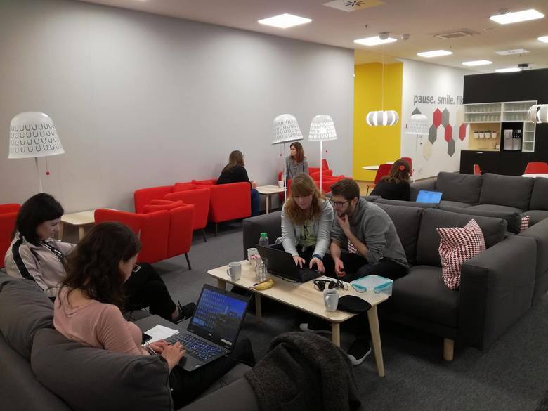 Prawie 500 pracownik&oacute;w największego biura Shared Services IKEA na świecie, przeprowadziło się do nowego biura zlokalizowanej przy ul. Szwedzkiej w Centrum Franowo na początku grudnia 2017. 