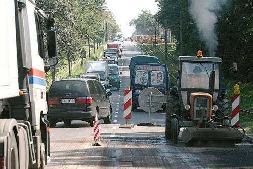 Fot. Łukasz Grochala: Jak wynika z „Raportu o stanie nawierzchni sieci dróg krajowych na koniec 2003 roku” opracowanego przez Generalną Dyrekcję Dróg