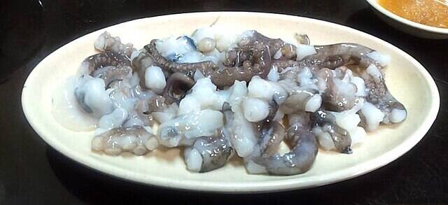 Koreańczyk dostał do zjedzenia świeżo odcięte macki ośmiornicy