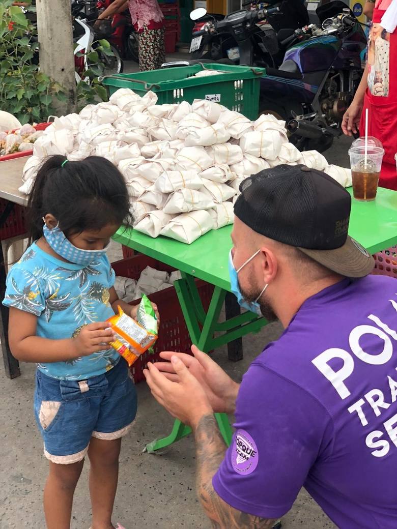 Chłopak z Podkarpacia pomaga ludziom w dalekiej Tajlandii
