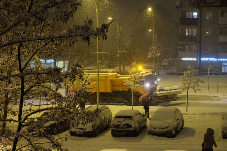 Atak zimy 25 - 27.01.2021 - Podlaskie, Białystok. Kolizje, zablokowane drogi i ulice. Aktualna sytuacja na drogach (kamery na żywo)