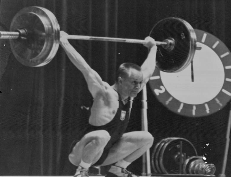 Waldemar Baszanowski – złoty medalista olimpijski w podnoszeniu ciężarów w wadze lekkiej (Tokio 1964 r. i Meksyk 1968 r.). Na zdjęciu podczas zawodów