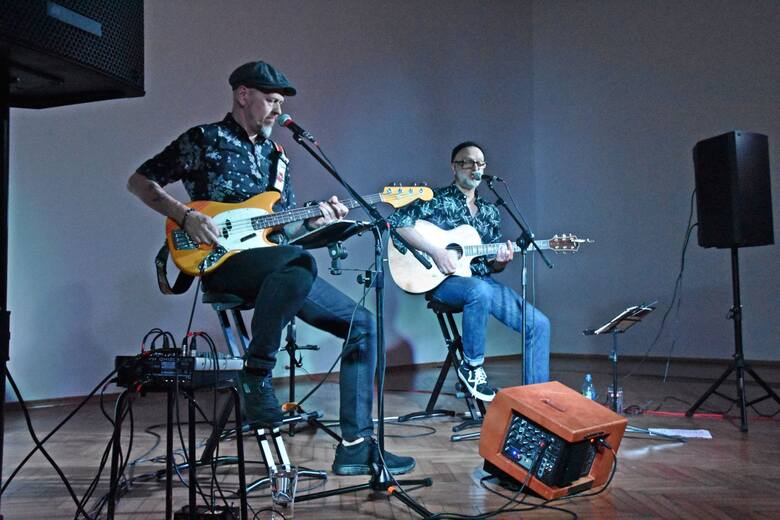 Duet artystyczny Deriglasoff & Nawrocki zagrał w piątek w BWA w Zielonej Górze.