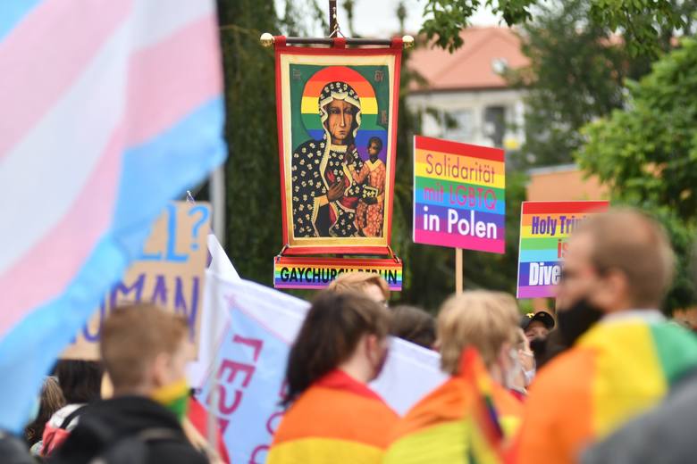 W sobotnim marszu równości w Słubicach i Frankfurcie nad Odrą wzięło udział kilkaset osób.