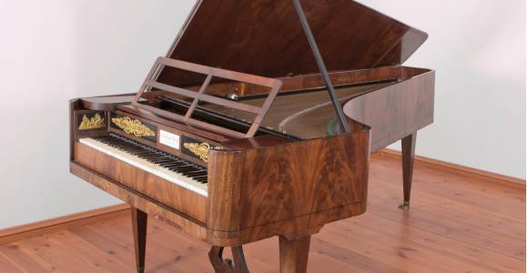Ten fortepian ma się stać perłą w kolekcji Andrzeja Szwalbego.