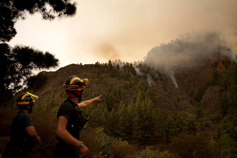 Pożary na Teneryfie. Płoną lasy, ogień szaleje też w okolicy słynnego wulkanu Teide