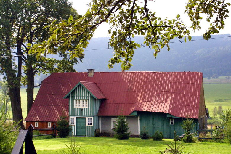 Stary dom w Górach Bystrzyckich