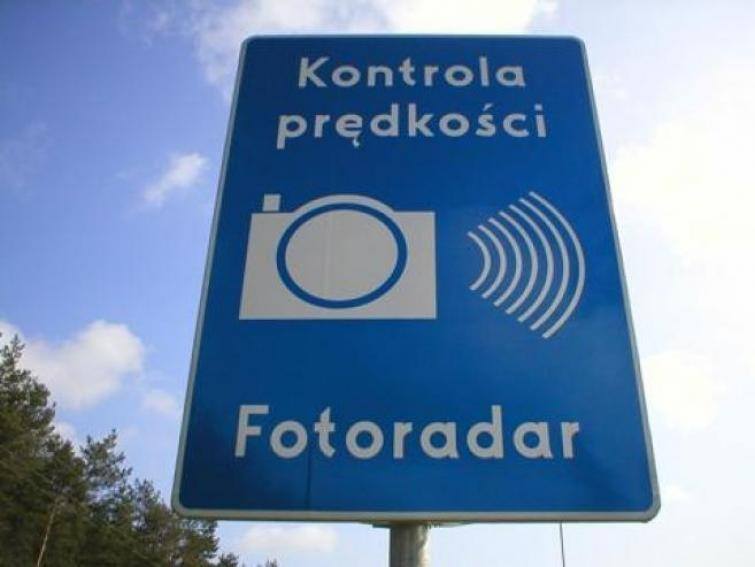 W Polsce wszystkie miejsca ustawienia fotoradarów muszą być oznakowane