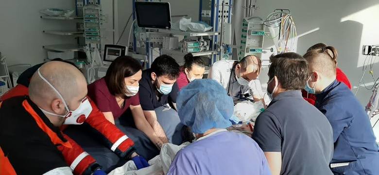 Gdańsk. Lekarze z Uniwersyteckiego Centrum Klinicznego przeszczepili płuca 42-latka, które zniszczył COVID-19