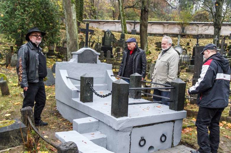 Dzięki datkom zebranym w ubiegłym roku na poznańskich cmentarzach udało się odnowić grób Rozalii Zawistanowicz na wileńskiej Rossie
