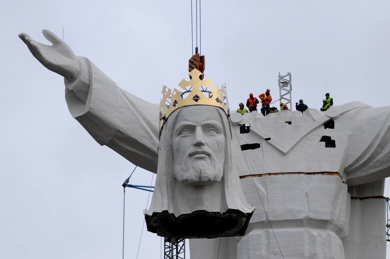 Tak w listopadzie 20210 roku zakończyła się budowa pomnika Jezusa Chrustusa Króla Wszechświata w Świebodzinie