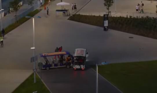 Wypadek lekkoatletów w drodze na stadion. Mistrz świata Noah Lyles poszkodowany, ale wygrał półfinał na 200 m